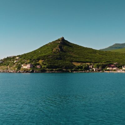 Plage de Pietracorbara et sa tour génoise de Castellare