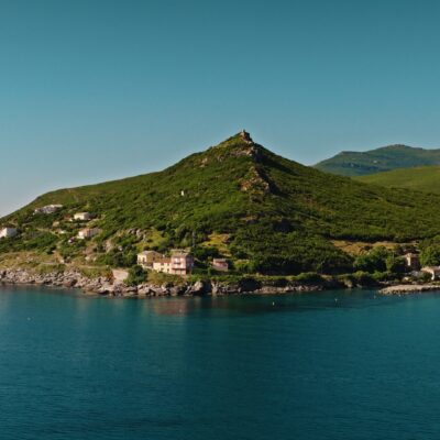 Plage de Pietracorbara et sa tour génoise de Castellare
