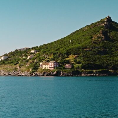 Plage de Pietracorbara et sa tour génoise de Castellare