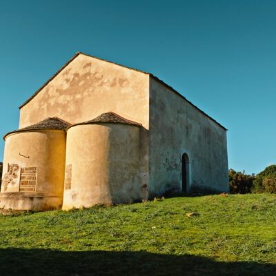 Chapelle Santa-Maria sur le sentier des douaniers