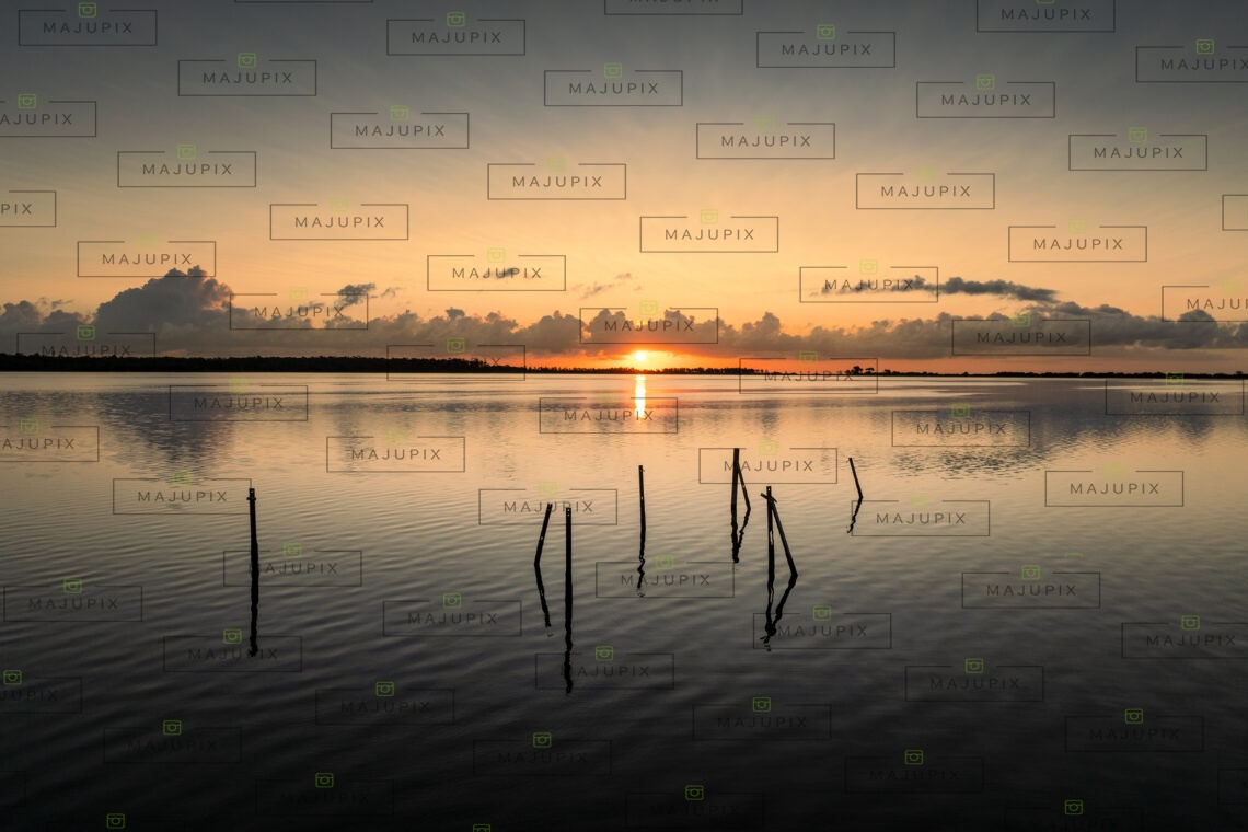 Lever du soleil à l'etang d'Urbinu