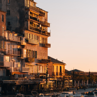 Vieux port de Bastia au lever de soleil