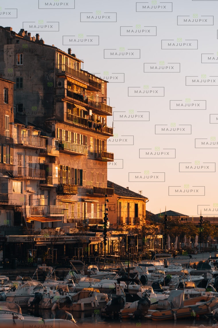 Vieux port de Bastia au lever de soleil