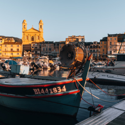 Vieux port de Bastia au lever de soleil