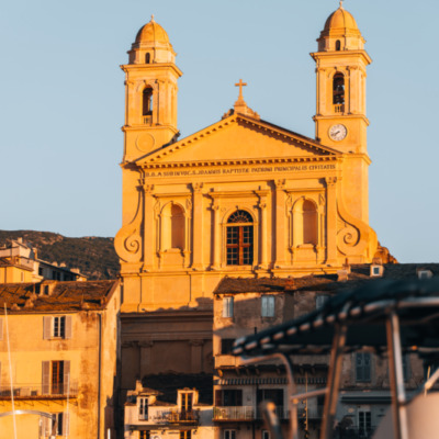 Vieux port de Bastia au lever de soleil
