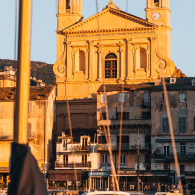 Vieux port de Bastia au lever de soleil