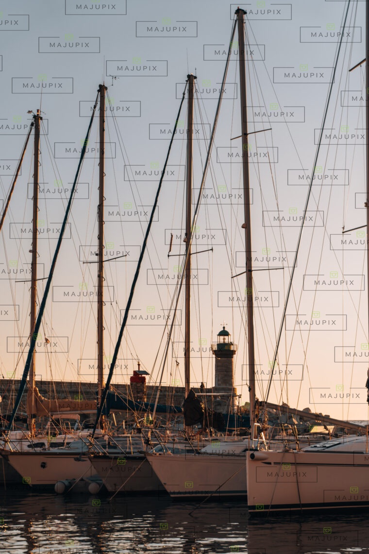 Vieux port de Bastia au lever de soleil