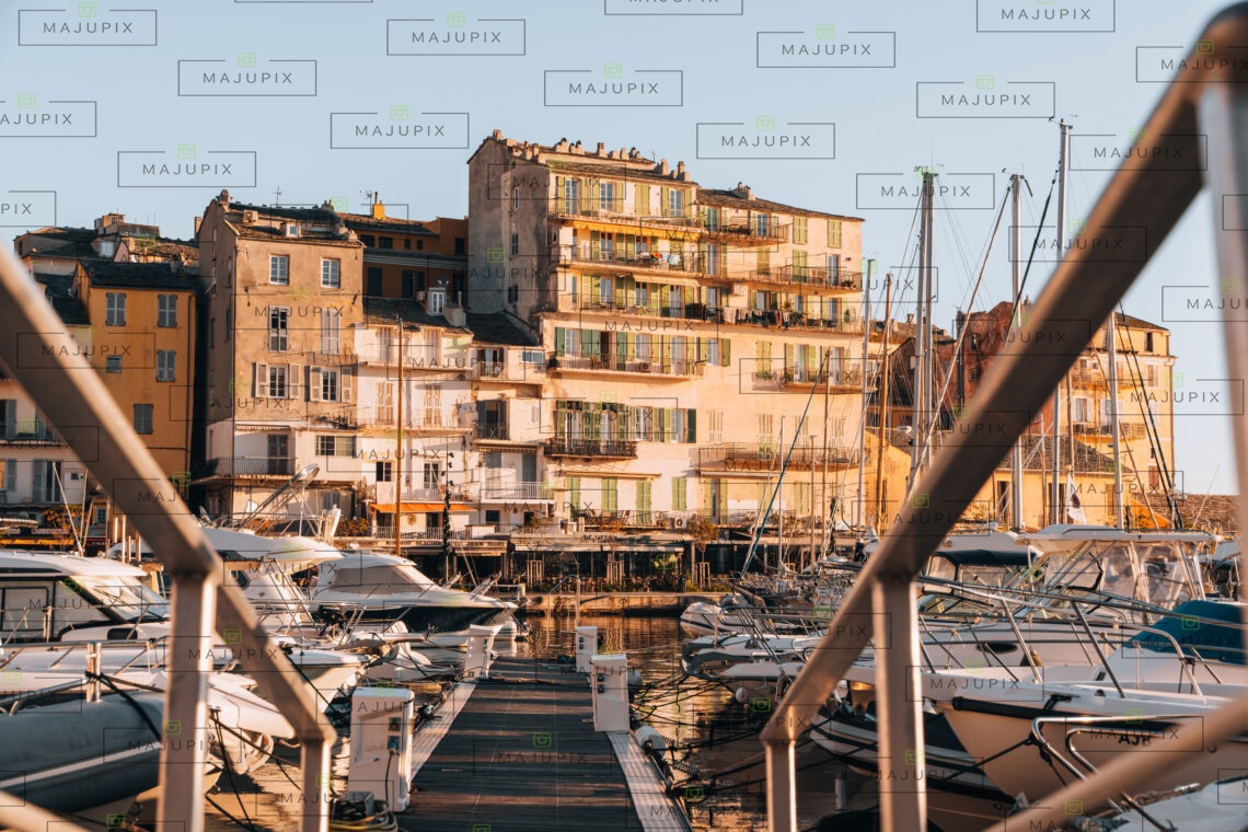 Vieux Port de Bastia au lever de soleil