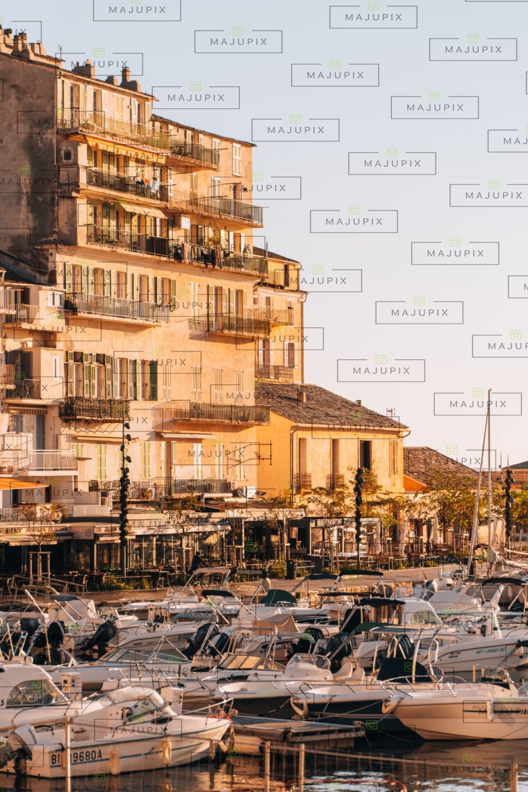 Vieux port de Bastia au lever de soleil