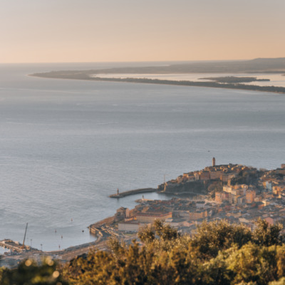 Vue sur Bastia au lever de soleil depuis Ville di Pietrabugno