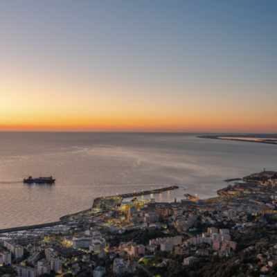 Vue sur Bastia au lever de soleil depuis Ville di Pietrabugno