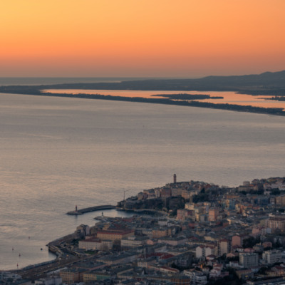 Vue sur Bastia au lever de soleil depuis Ville di Pietrabugno