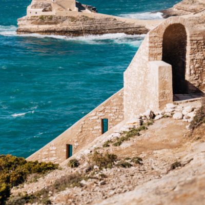 Phare de la Madonetta depuis le chemin des rondes à Bonifacio