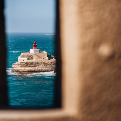 Phare de la Madonetta depuis le chemin de ronde à Bonifacio