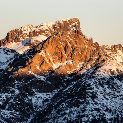 La Paglia Orba au lever du soleil depuis le lac de Ninu