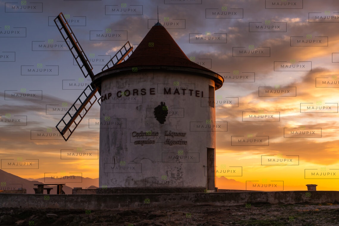 Le Moulin Mattei au coucher de soleil