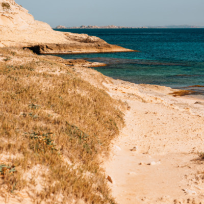 Falaises et plage de Pertusato à Bonifacio
