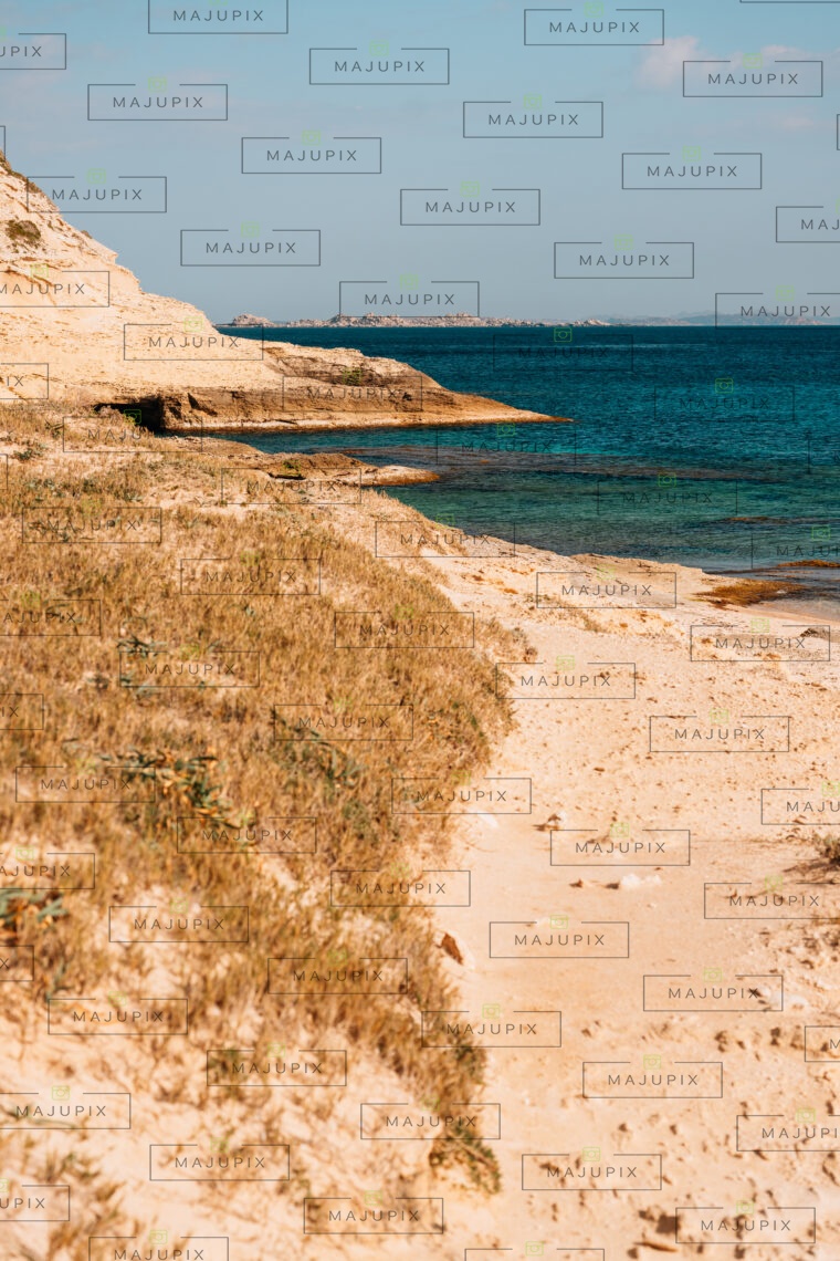 Falaises et plage de Pertusato à Bonifacio