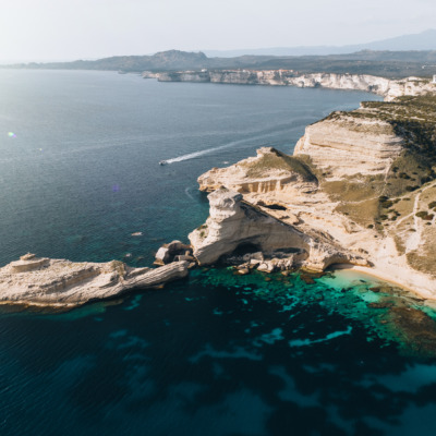 Plage de Pertusato et les falaises de Bonifacio