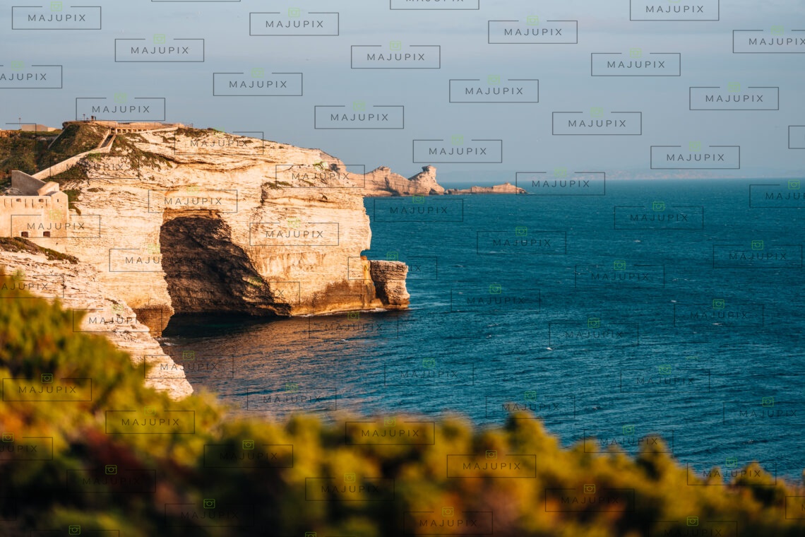 Falaises de Bonifacio depuis le phare de La Madonetta