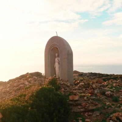 Statue de Sainte Devote au Moulin Mattei au coucher de soleil