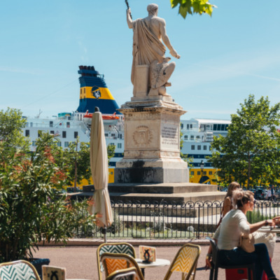 Statue Napoléon sur la place Saint-Nicolas à Bastia