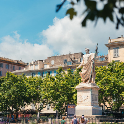 Statue Napoléon sur la place Saint-Nicolas à Bastia