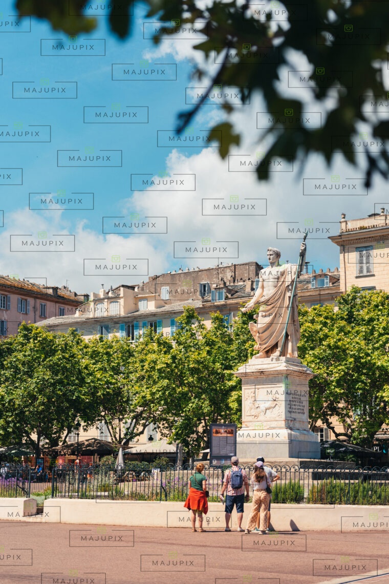 Statue Napoléon sur la place Saint-Nicolas à Bastia
