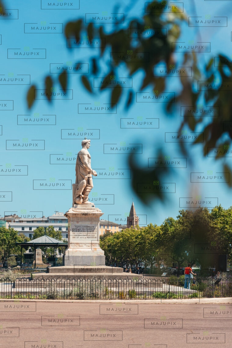 Statue Napoléon sur la place Saint-Nicolas à Bastia