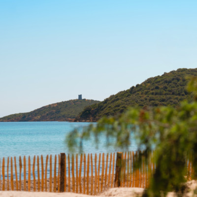 Plage de Pinarellu et sa tour génoise